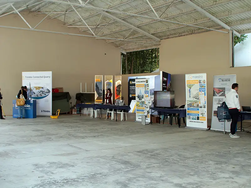 prenotare-spazio-aperto-meeting-sul-lago